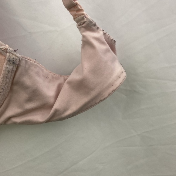 Body By Victoria’s Secret 34D Bra Lined Perfect Coverage Light Pink Lace - Picture 13 of 15